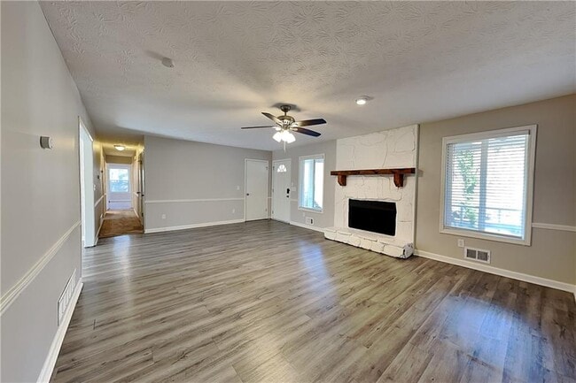 Photo - 208 Emerald Cove Ln