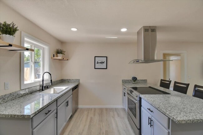 Photo - 5018 Western Ave