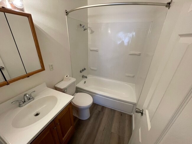 Unit 3 Bathroom - Heritage Glen Apartments