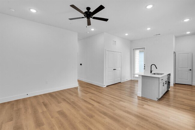 Building Photo - 1417B Forward Dr Rental