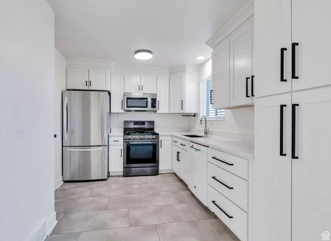 Photo - 1394 W 6235 S