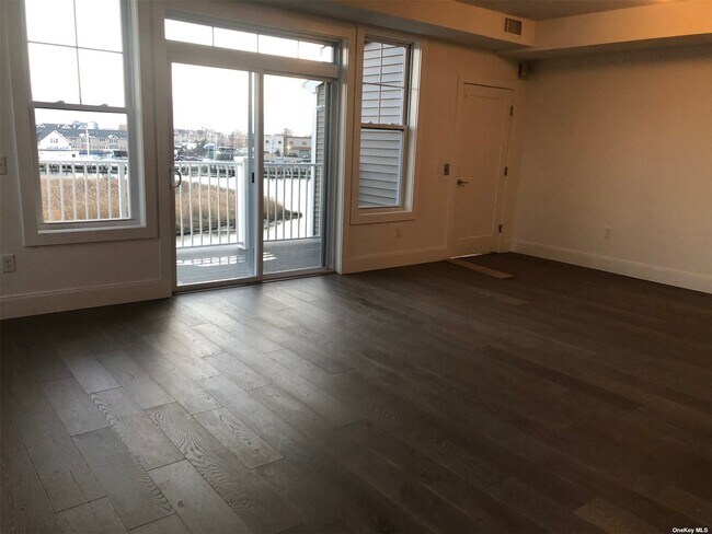 Photo - 412 Marina Pointe Dr