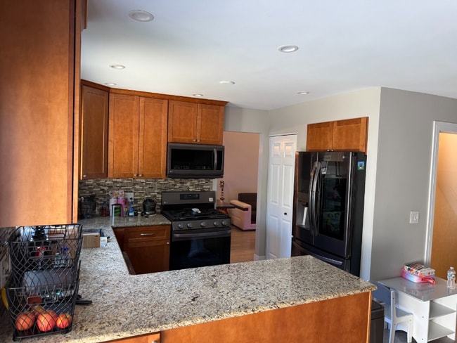 Photo - 2494 Smith St