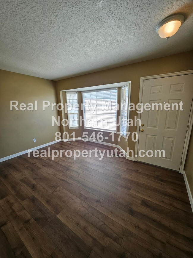 Photo - Stunning 4 Bedroom 3 Bath Syracuse Home