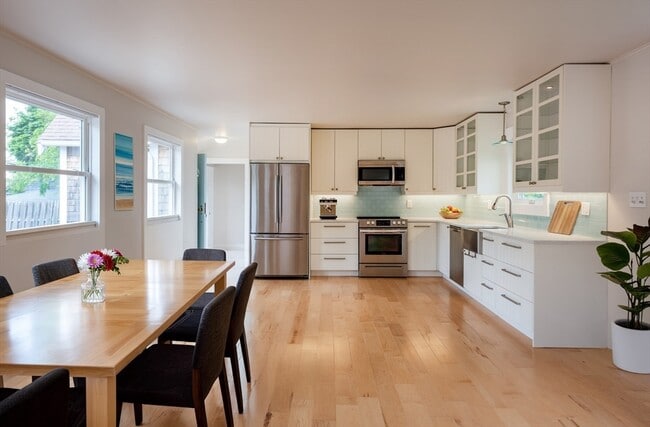 8 Hideaway Pl