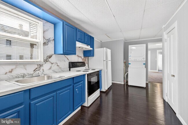 214 W Division St