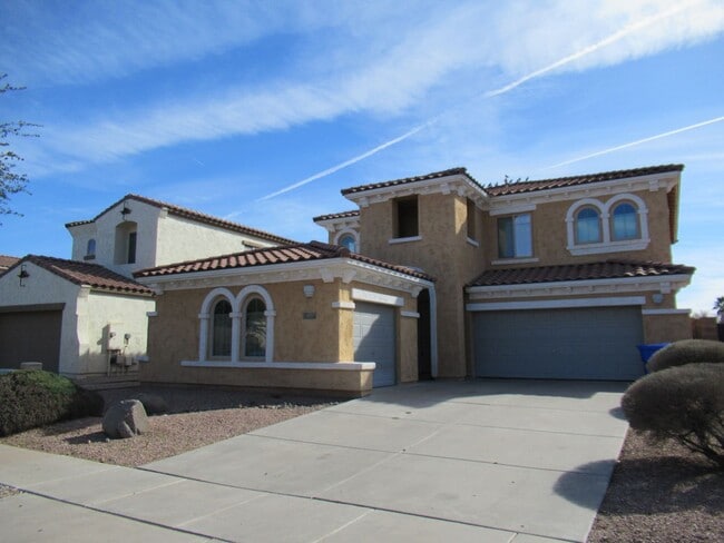 Building Photo - 4 Bedroom / 3.5 Bath Chandler Home in Gated Lake Community!