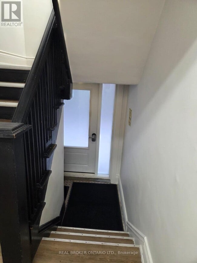 Photo - 983 Main St E Unité 2