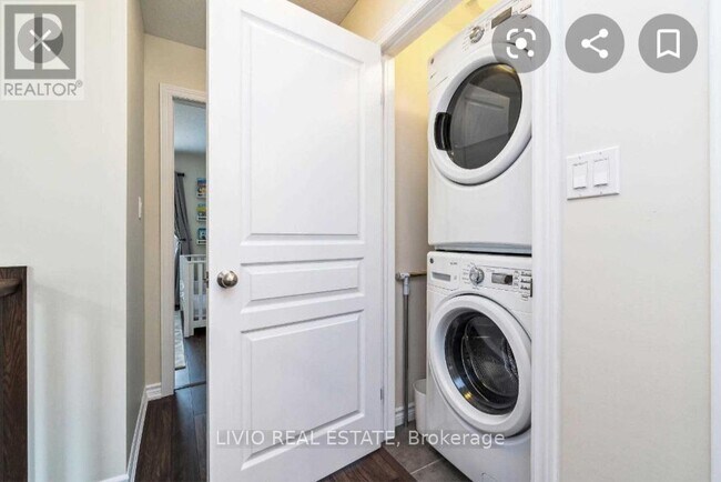 Photo - 204 Couling Crescent