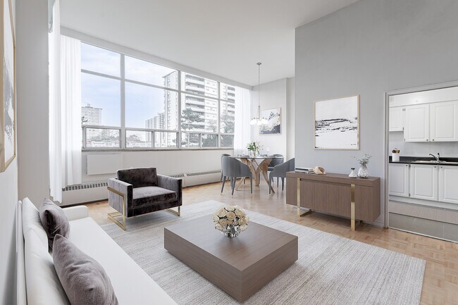 Photo - 4383 Bathurst Street