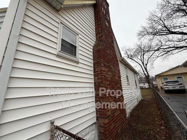 Photo - 2527 Switzer Ave