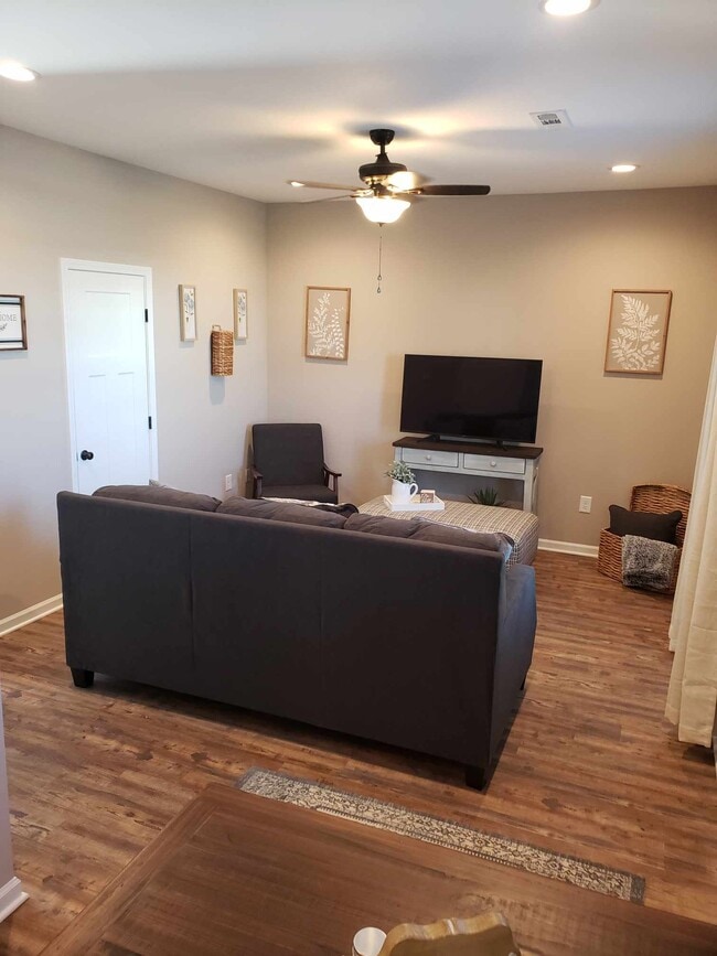 Photo - Falcon Crest Apartments