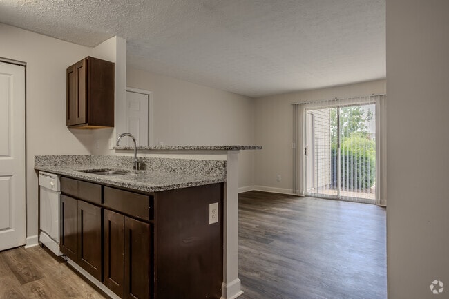 2 Br, 2 Ba - 906 SF