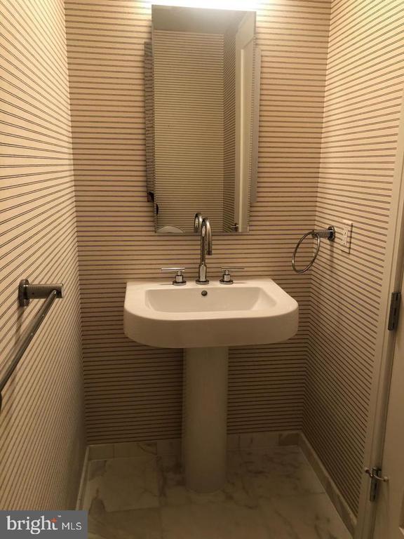 Building Photo - 1414 S Penn Square Unit 15F