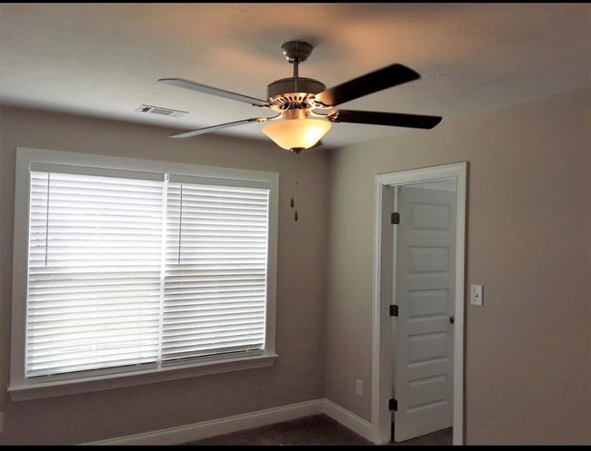 Photo - Beautiful Home 4 bedroom 3 bath