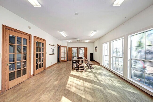 Photo - Spacious 14-Bedroom Property Ideal for Gro...