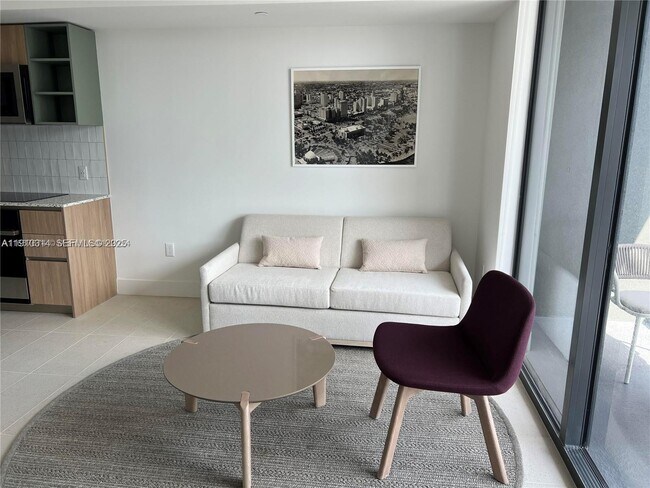 Photo - 159 NE 6th St Unidad 2807