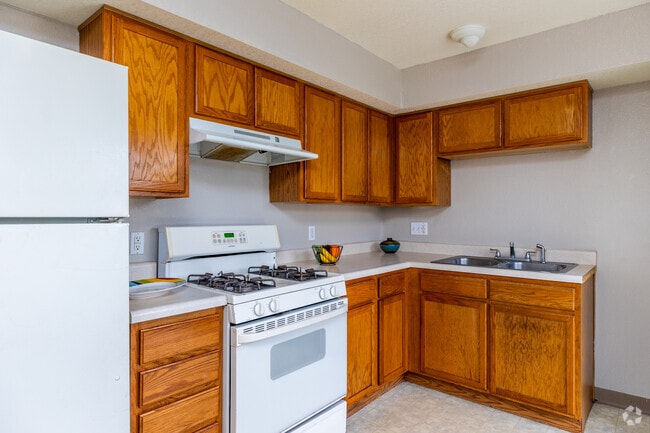3BR, 1.5BA - 909SF - Kichen