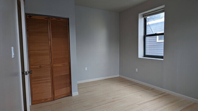 Photo - 2362 N Front St Unidad 3