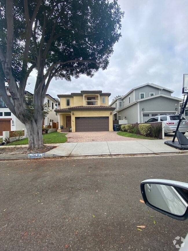 Building Photo - South Redondo - Spacious 4 Bedroom 4.5 Bat... Rental