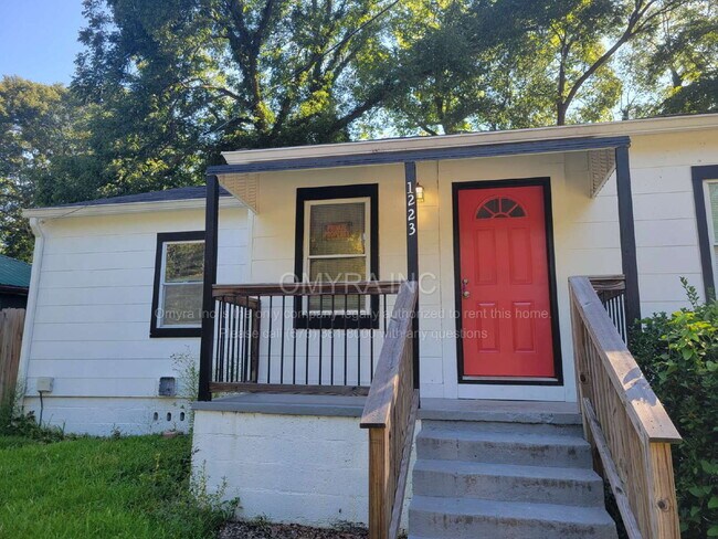 Photo - Charming 2 Bedroom Duplex Unit in Atlanta! Apartamento