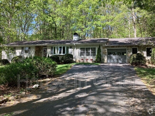 Building Photo - 24 Glen Cove Rd Rental