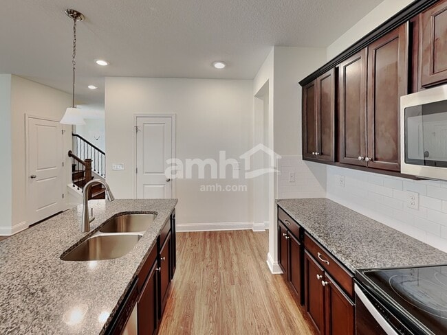 2939 Hill Valley Ln