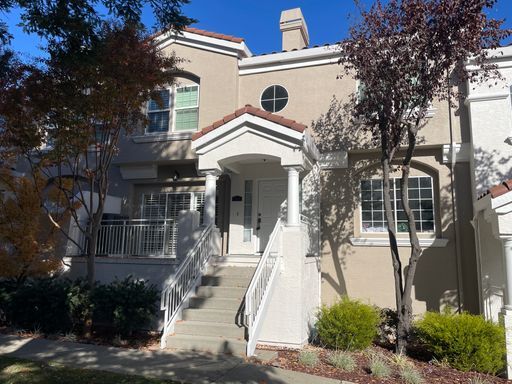 Building Photo - Stunning Almaden Valley Executive Townhome