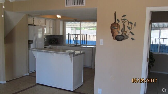 Building Photo - ASU AREA - REMODELED 5BR 2BA HOUSE SWIMMIN...