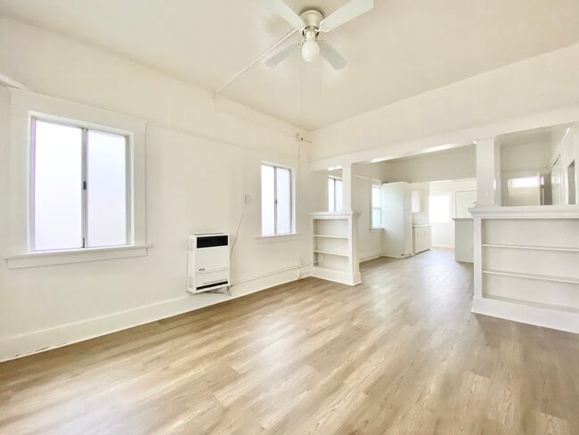 Building Photo - 543 W 16th St Unit B Rental