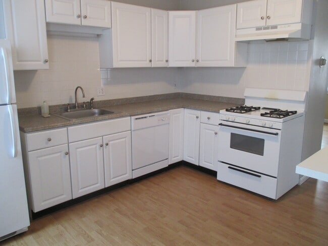 141 Bath St