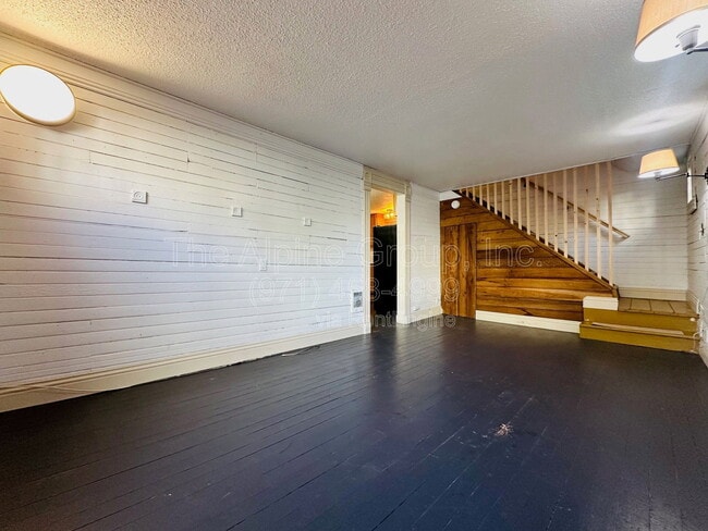 Photo - 604 NE San Rafael St