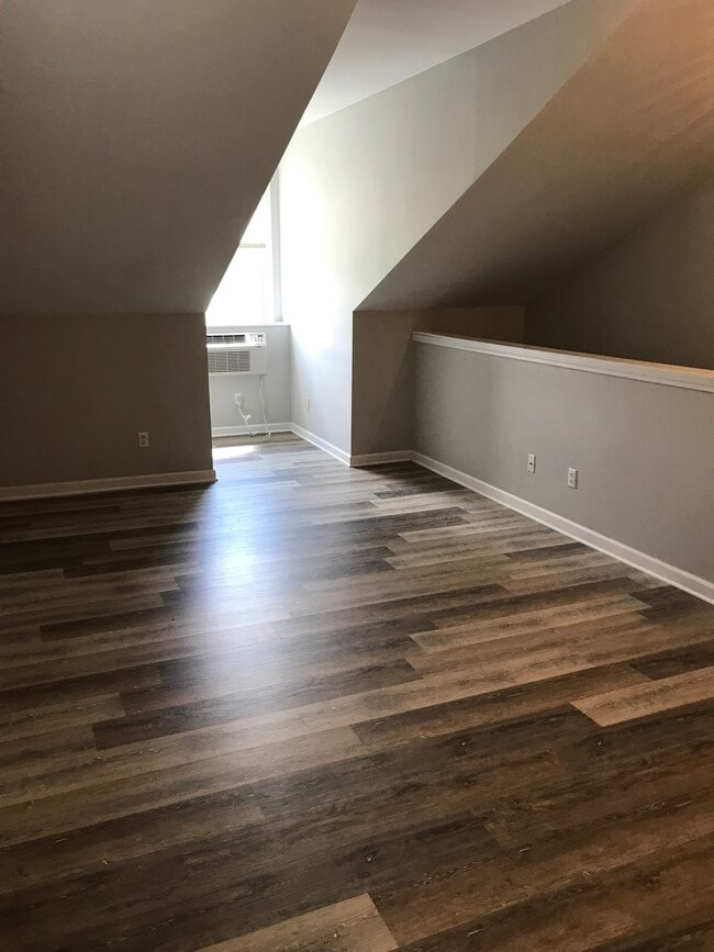 habitación principal de los apartamentos de 2 habitaciones - Eagle Creek Apartments