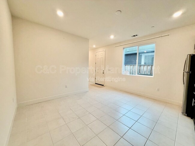 Photo - 5125 Maniago Wy Unidad A