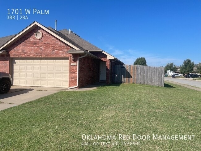 Building Photo - 1701 W Palm Pl