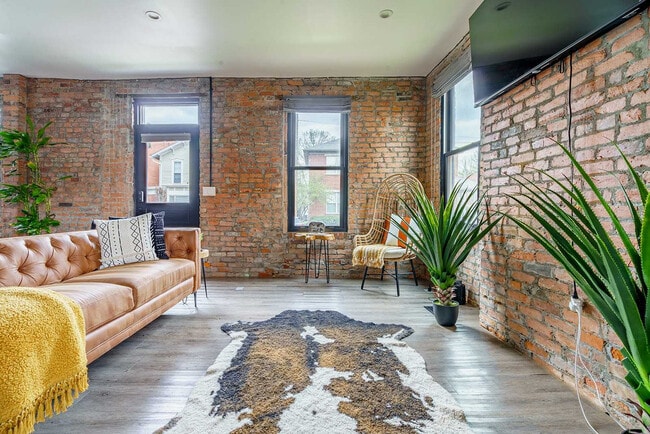61 E Russell St Unit SI ID1265612P