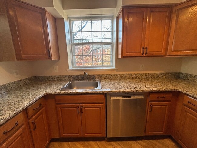 Photo - Updated 1BR in Inconic McLean Gardens Available mid-February!