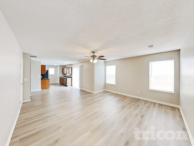 Photo - 204 Fox Grove Cir