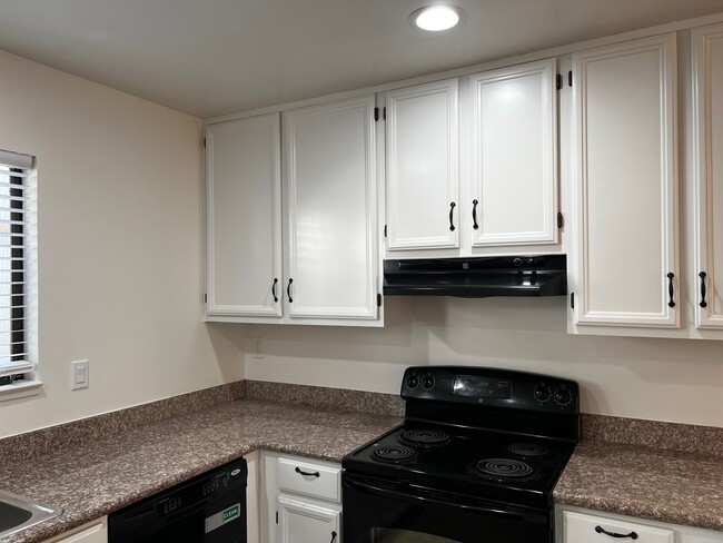 Photo - 14 Zurich Ct Townhome