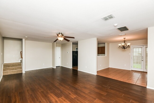 Photo - 205 Cres Ridge Dr