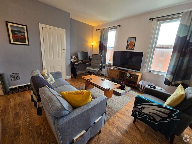 Building Photo - 2914 W Girard Ave Unit 3rd Floor Rental