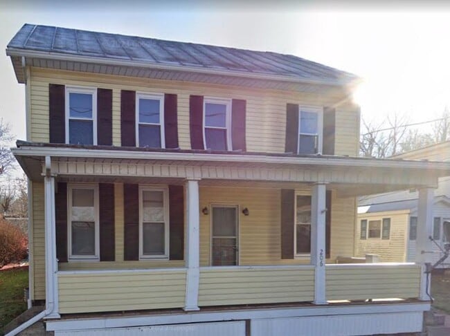 Photo - 206 Main St