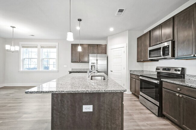Photo - 210 Ilderton St