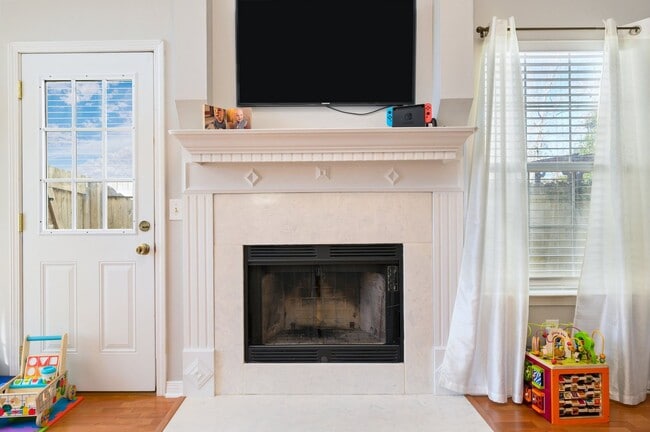 Photo - 1221 Charleston Cir