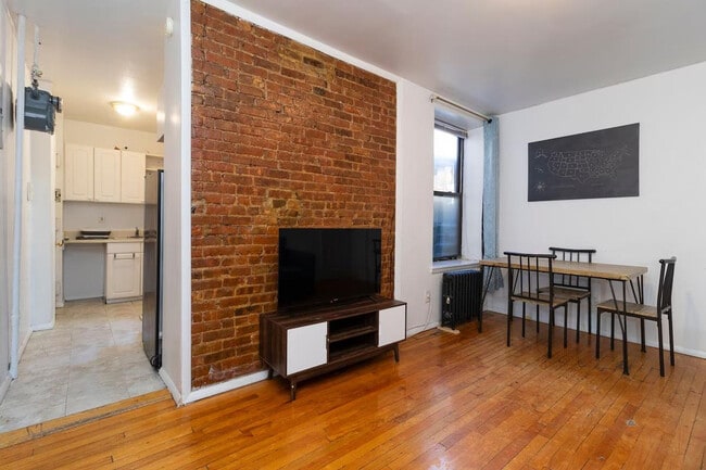 Building Photo - 1617 3rd Ave Rental