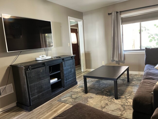 Photo - 740 Rossmore Ave