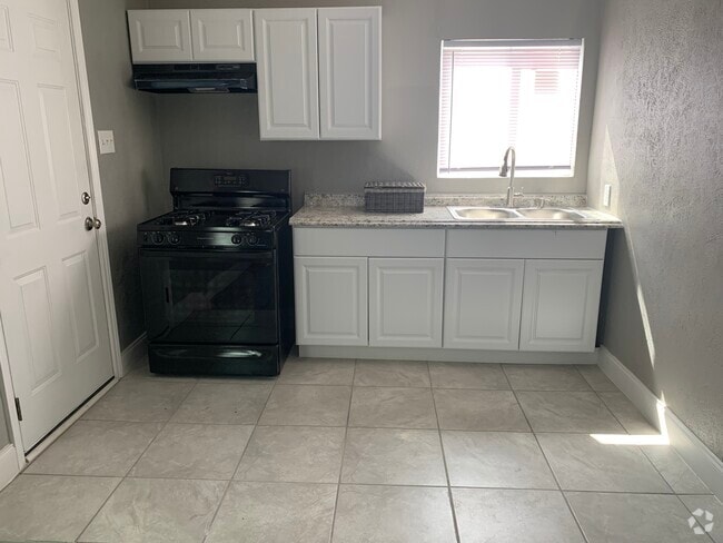 Building Photo - 4411 Cardinal Dr Rental
