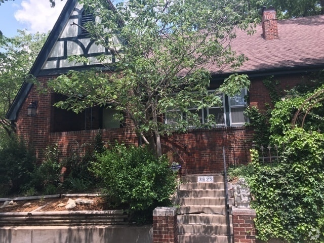 Building Photo - Duplex located in College Hill Rental