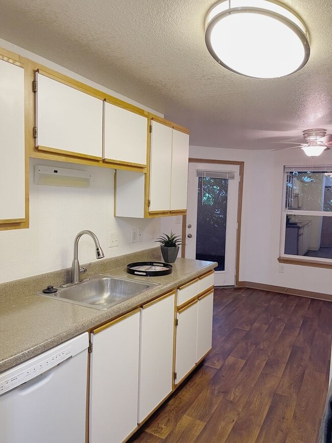 Photo - Beautiful 2 Bedroom Apartment Coming Avail... Unit 15