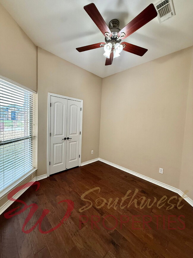 Photo - Charming 3 bed, 2 bath rental home with office!